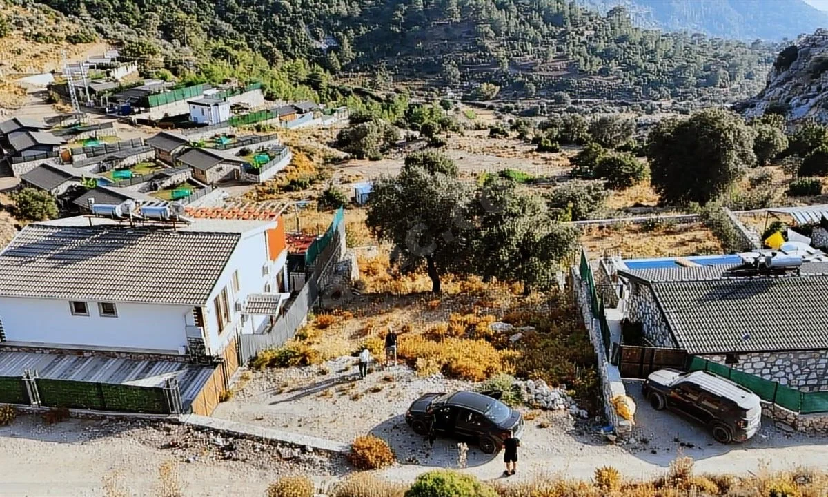 FETHİYE FARALYA KİRME MEVKİİ EŞSİZ DENİZ MANZARALI 650 M2 TARLA